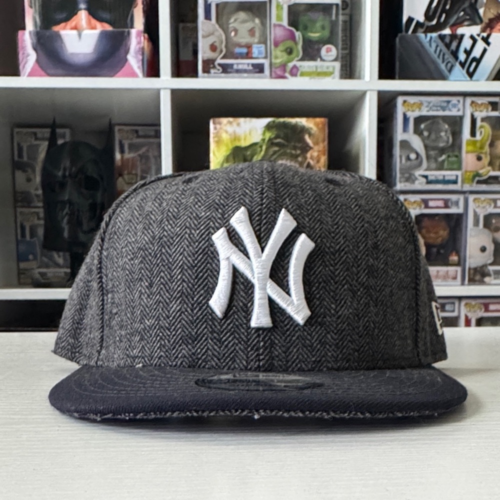 Yankees New Era Gray Herringbone Snapback like new